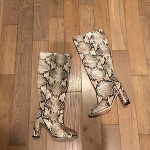 WORN ONCE COLE HAAN Glenda Snakeskin Print Leather Boot Size 5.5